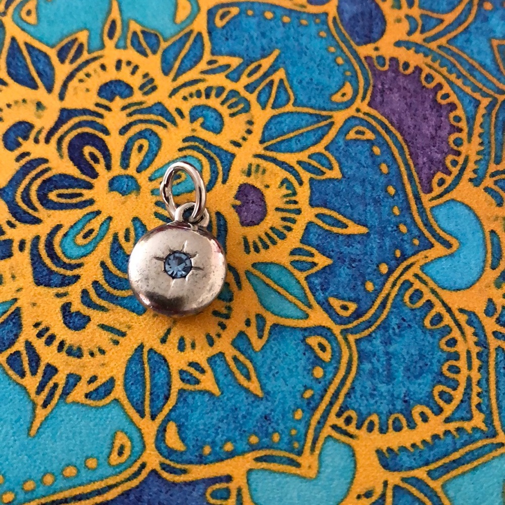 Tresors charm light blue